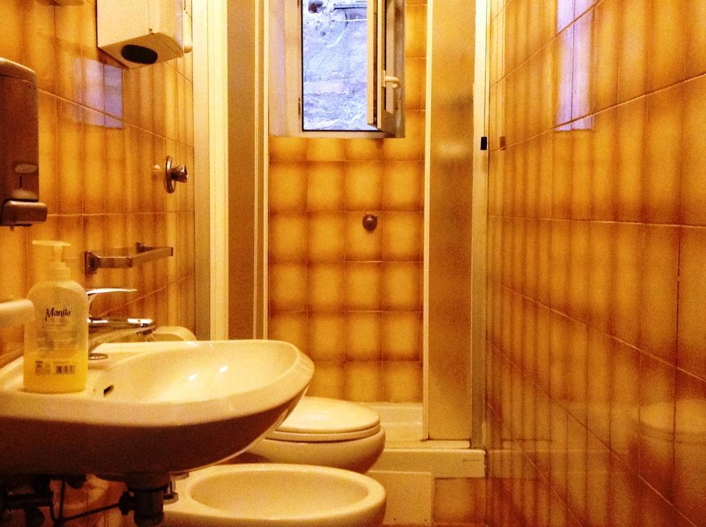 Hotel Bernheof Génova Habitación foto