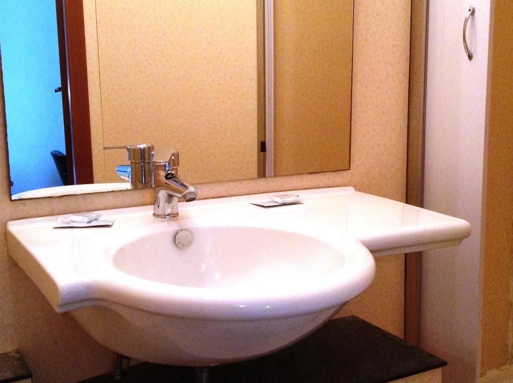 Hotel Bernheof Génova Habitación foto
