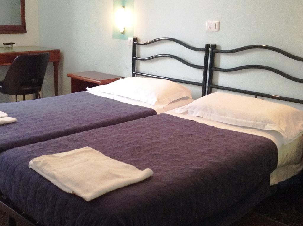 Hotel Bernheof Génova Habitación foto